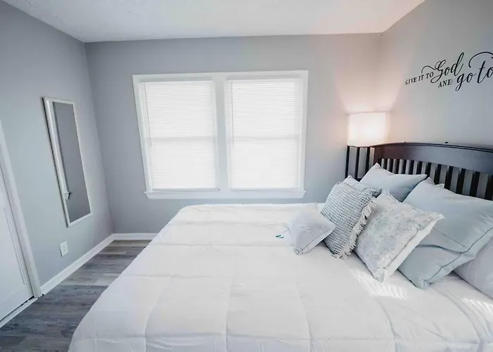 Hot Tub, Pool Table, Sleeps 10