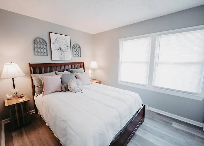 Hot Tub, Pool Table, Sleeps 10